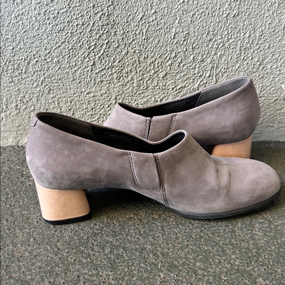 Camper Kara Grey and Cream Block Heel Pump Sz 39 Business Casual Office Suede - Picture 3 of 9